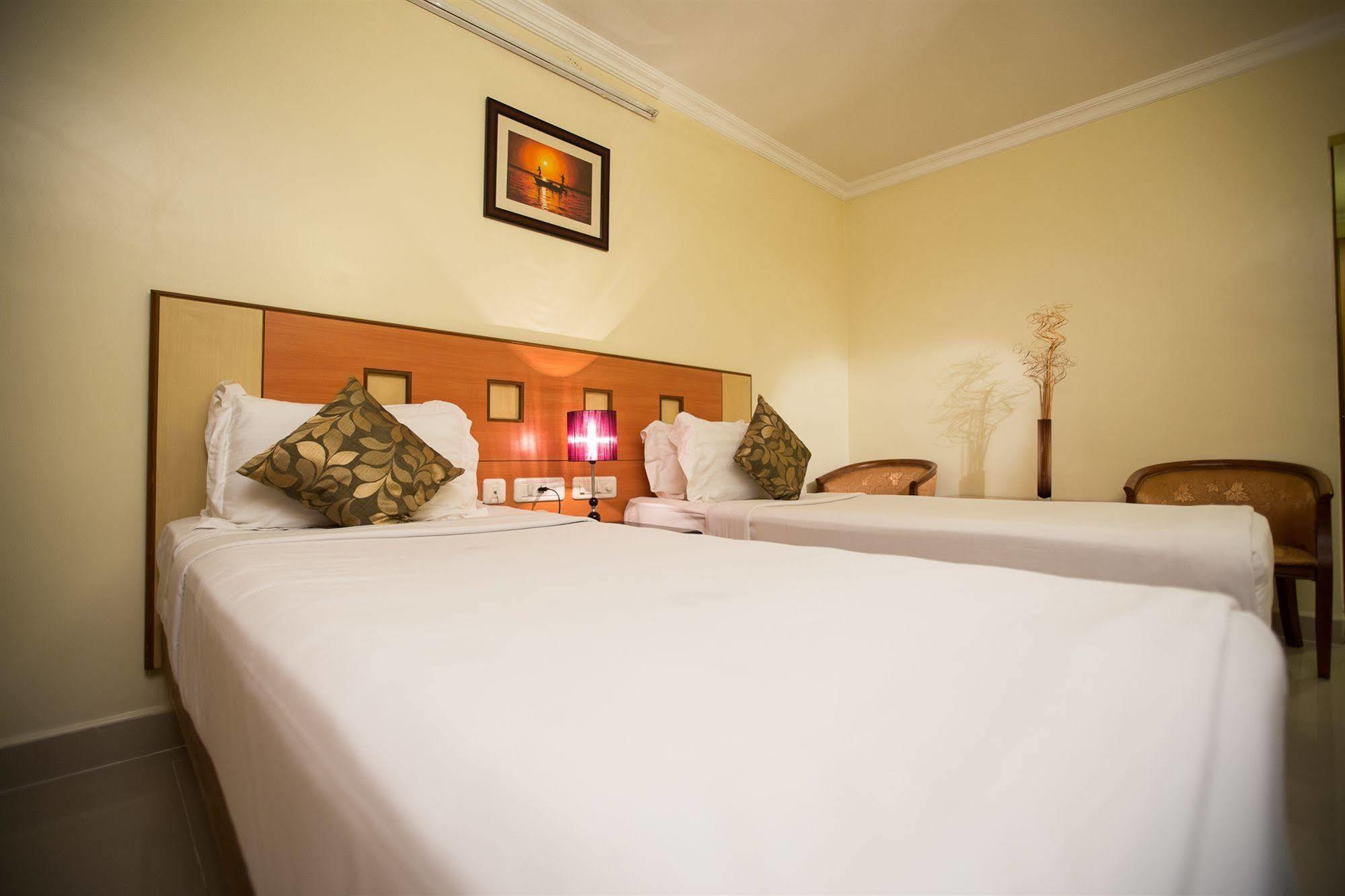 Taz Kamar Family Hotel Chennai Ngoại thất bức ảnh