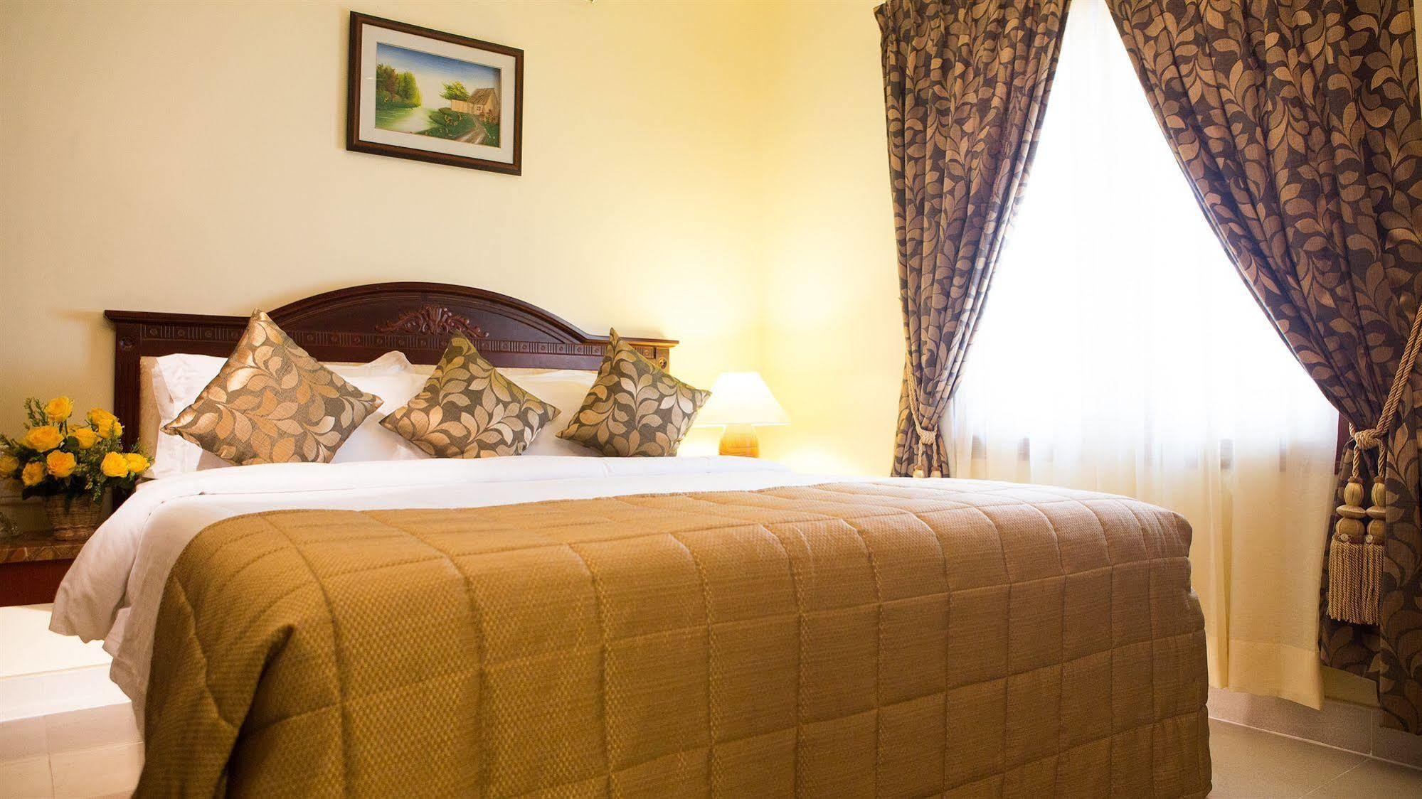 Taz Kamar Family Hotel Chennai Ngoại thất bức ảnh