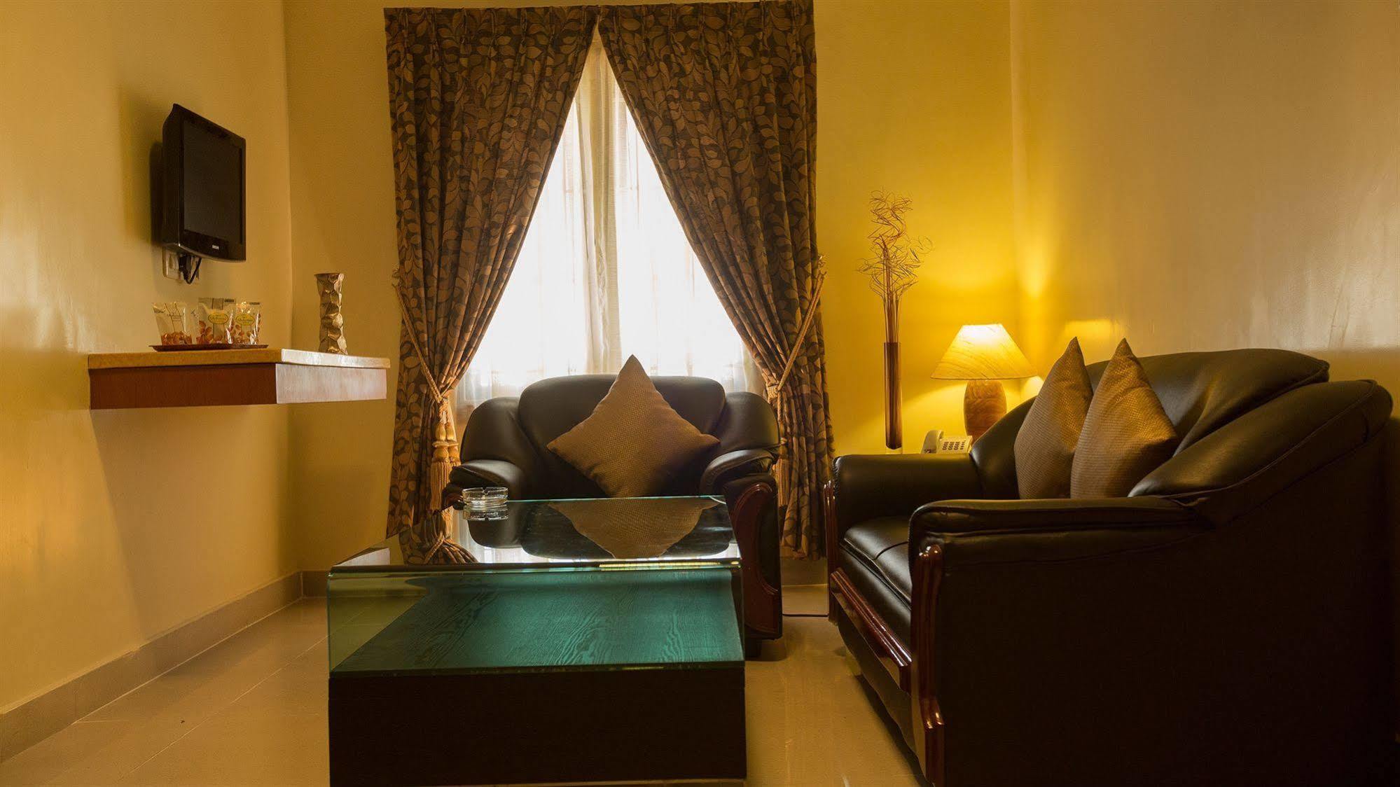 Taz Kamar Family Hotel Chennai Ngoại thất bức ảnh