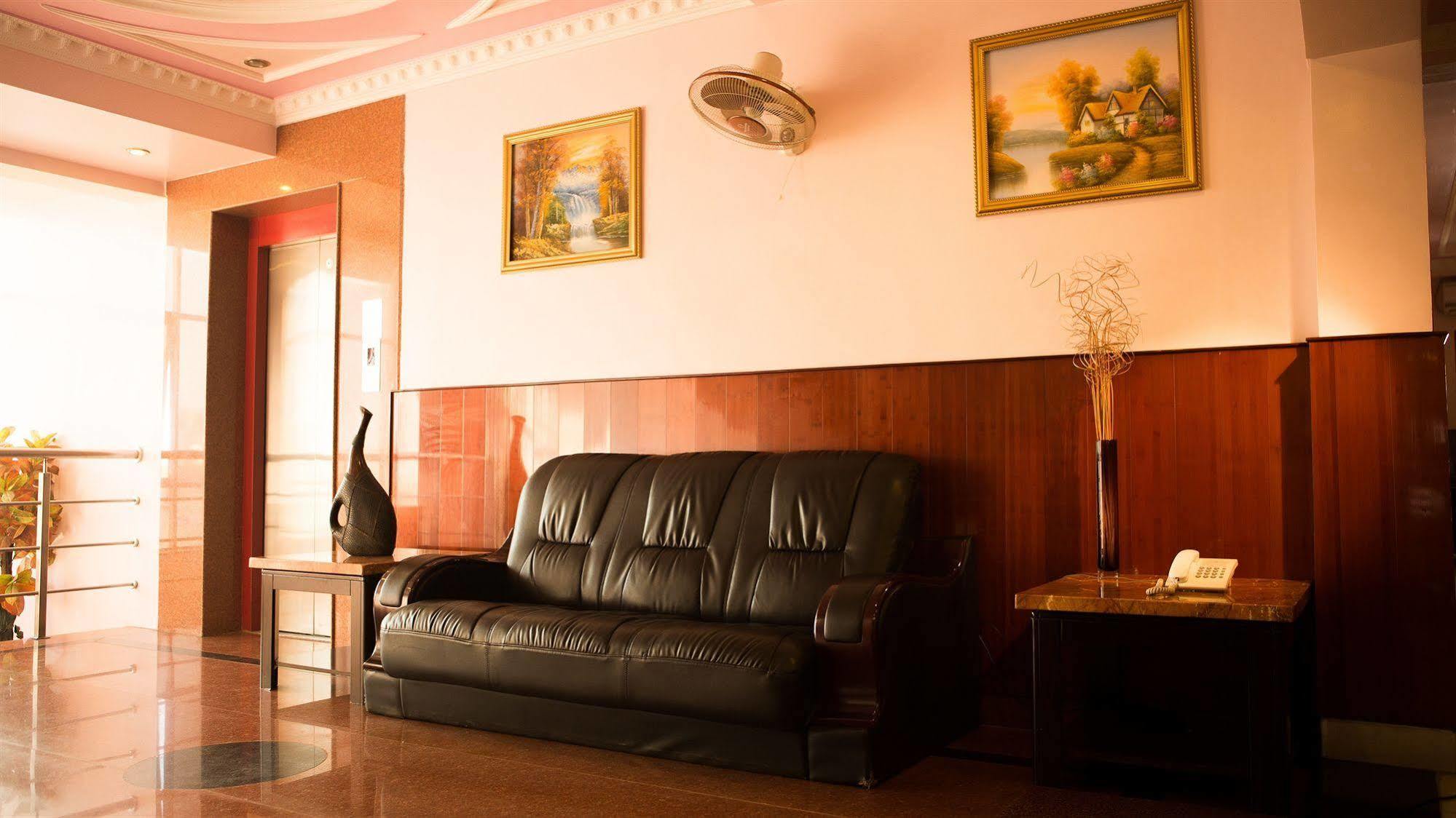 Taz Kamar Family Hotel Chennai Ngoại thất bức ảnh